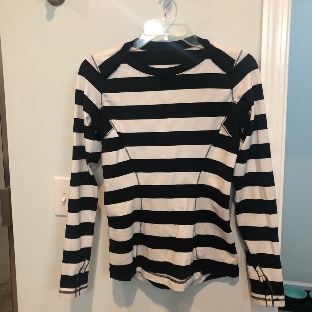 Lululemon tech shirt, black and white